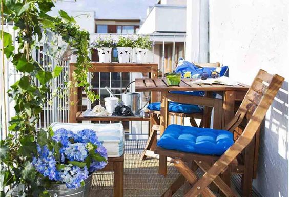 Conseil 10 astuces pour aménager son balcon. Mobilier de jardin pliant et pratique à ranger. CP. Design Feria